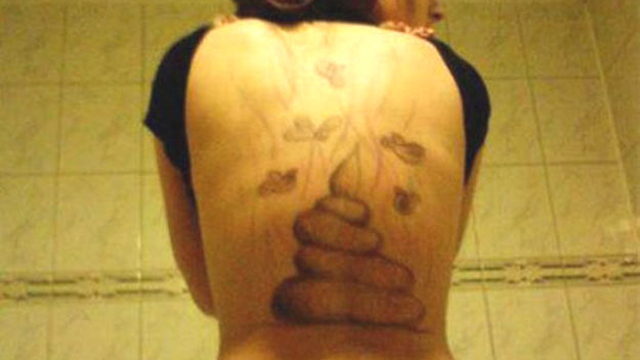 Vendetta degli ex – Tatuaggio con feci