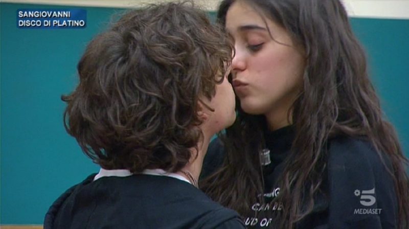 Sangiovanni e Giulia: rivelazioni bollenti sulla prima volta