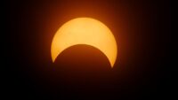 Eclissi Solare del Secolo: Tutto Quello che Devi Sapere per Ammirarla dalla Toscana