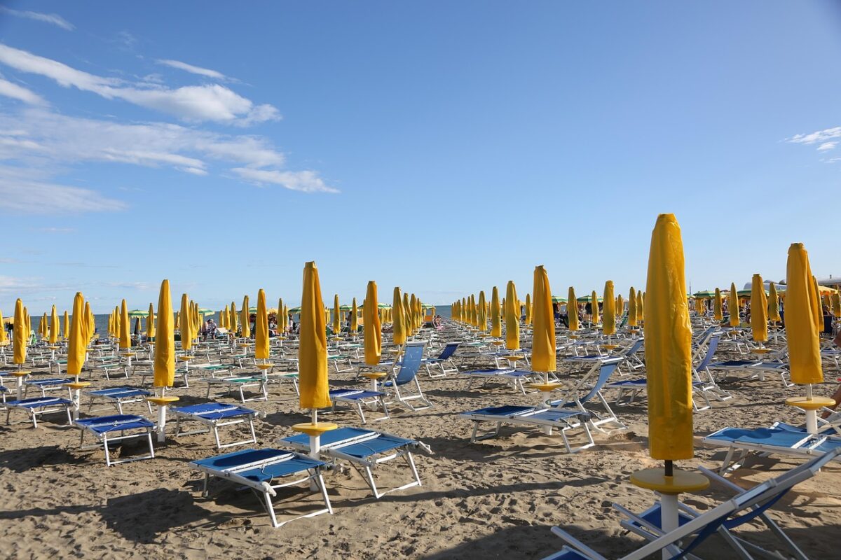 Le Frecce Tricolori Solcano i Cieli di Lignano Sabbiadoro: Spettacolo e Avvisi al Pubblico