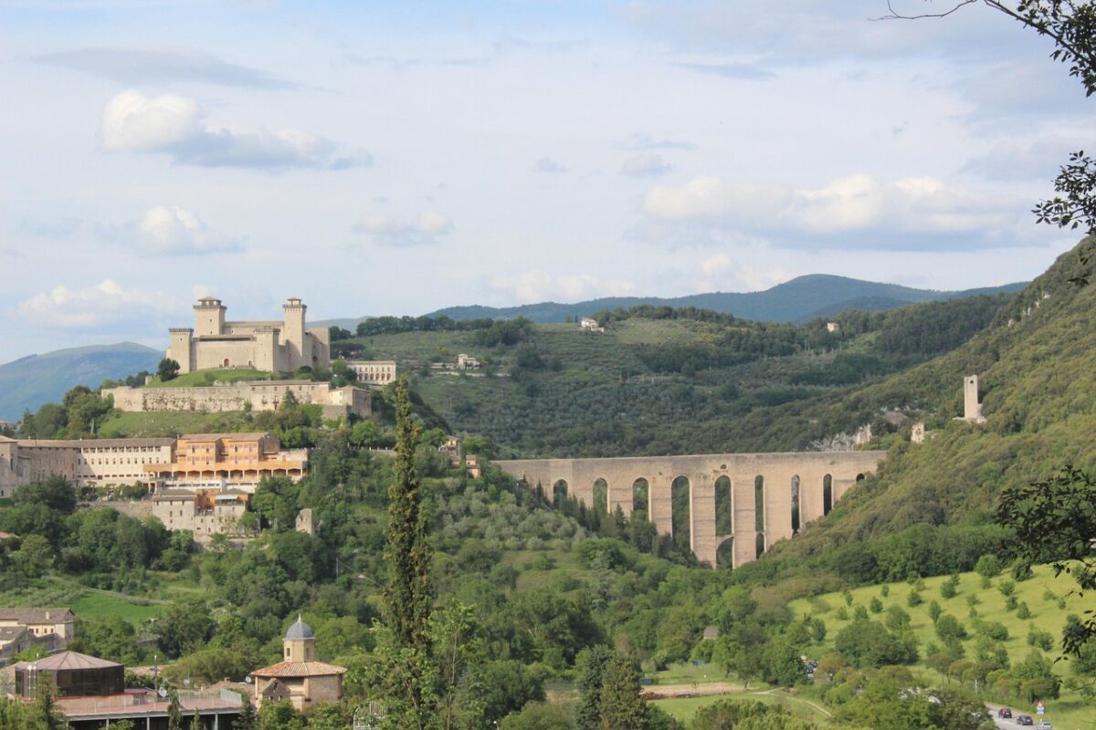 Matrimonio da Favola: Monteleone di Spoleto Diventa un Sogno in Affitto
