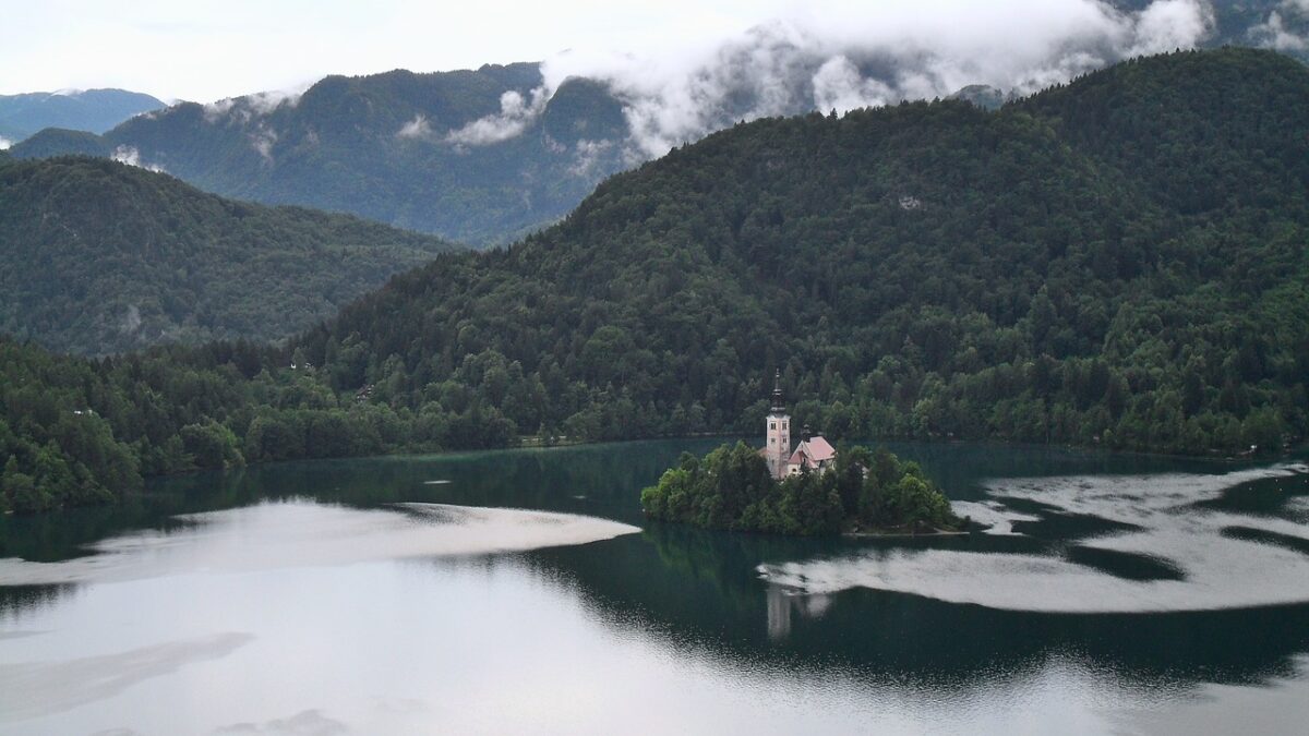 Slovenia tra Siccità e Difesa: Sfide Contemporanee per il Paese
