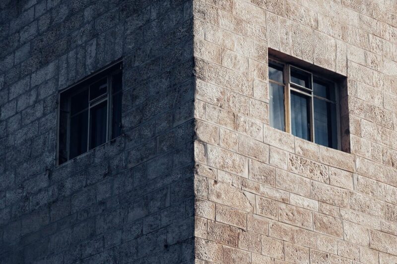 Israele Bombarda il Palazzo Presidenziale di Damasco: Le Tensioni Escalano