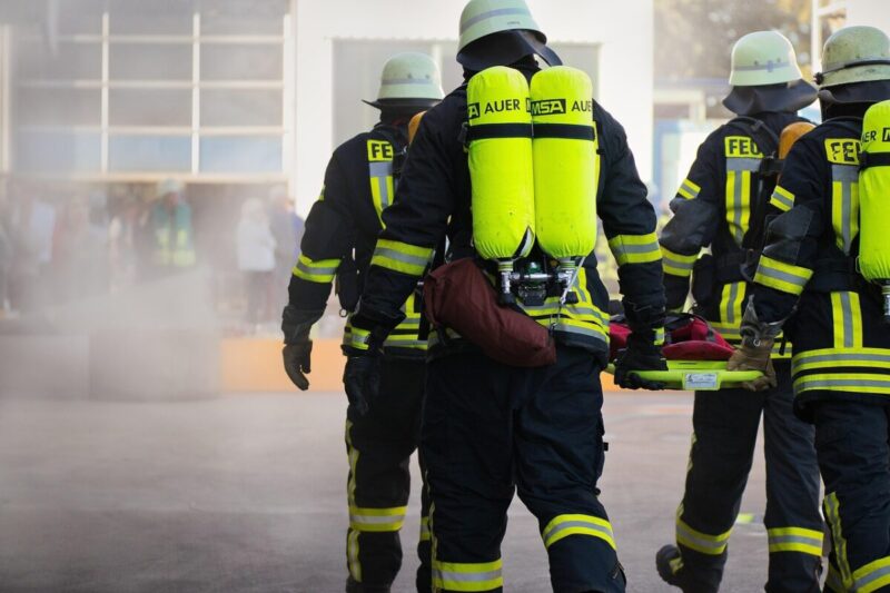 Incendio Devastante a Creta: Evacuate Migliaia di Persone tra Panico e Distruzione