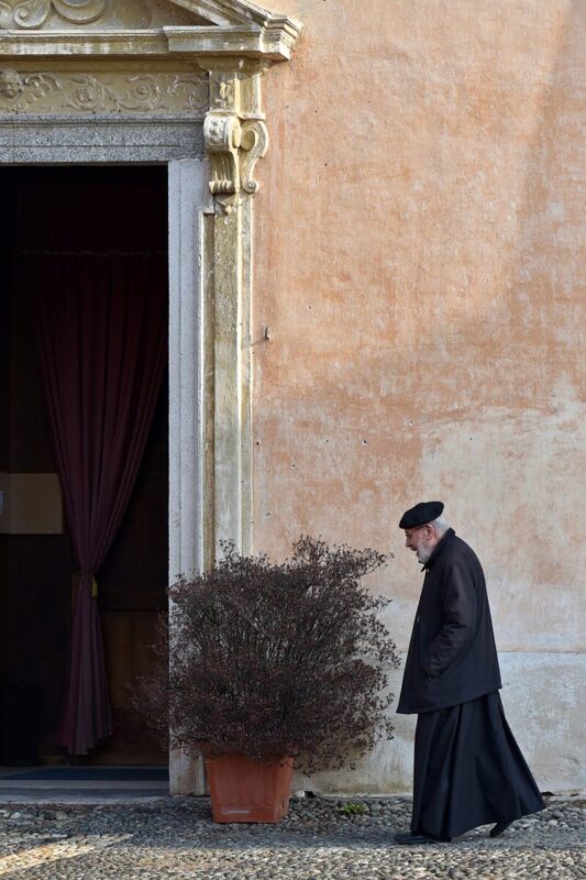 Cannobio in Lutto: Il Destino Tragico di Don Matteo Balzano