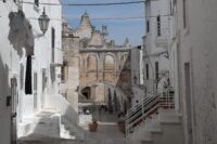 Tragedia a Ostuni: incidenti stradali e tensioni politiche sullo sfondo